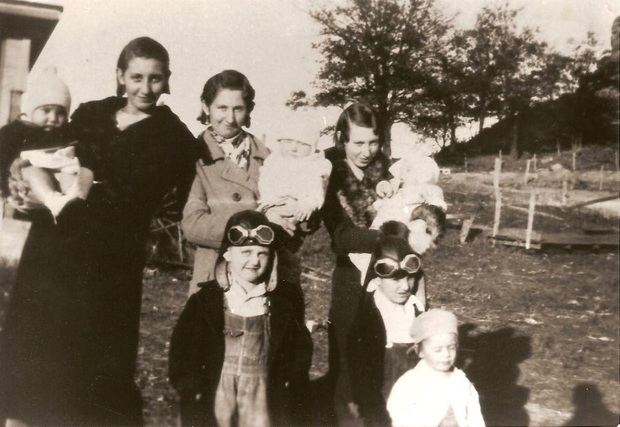 01 Little PIlots Arnold on Left