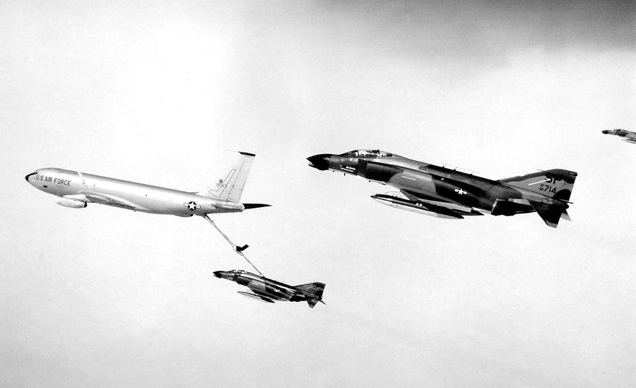 Dikkers KC 135 3xF 4 BW