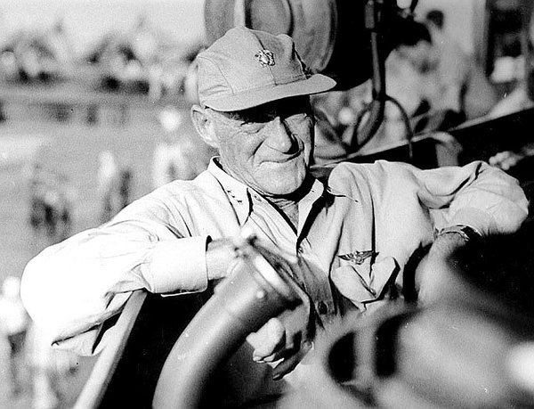 Mitscher-Lexington-1944_300dpi