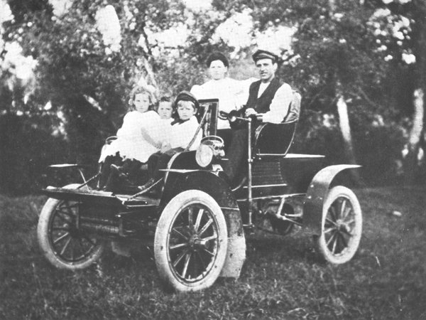 brotz_family_car_1904